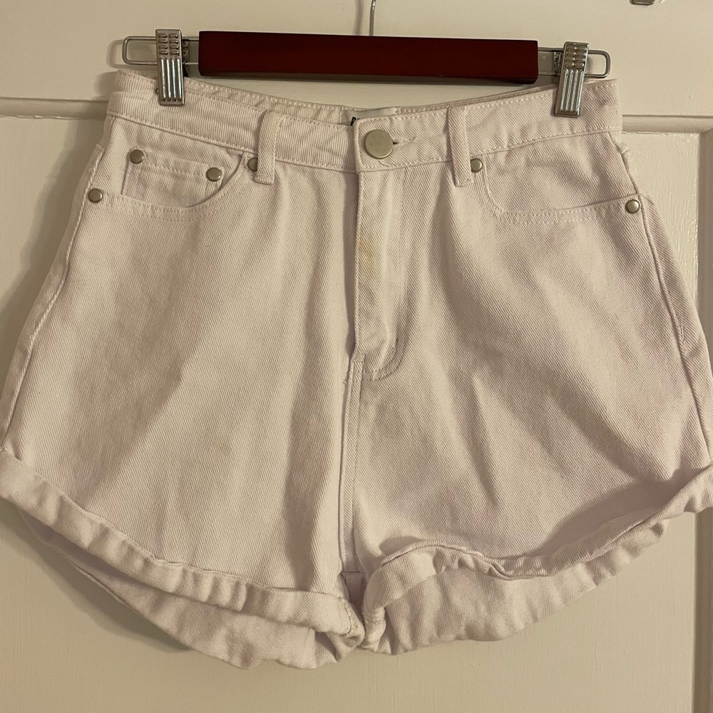Cute white jean shorts, perfect for summertime!